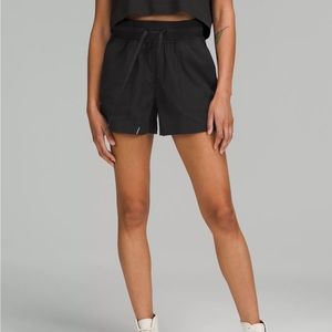 Lululemon Dance Studio High-Rise Short 3.5"